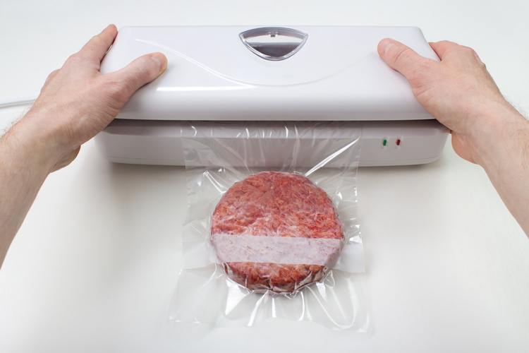Vacuum packaging a burger