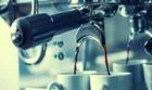 Coffee machine dispensing into multiple cups